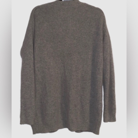 ❗️❗️SOLD❗️❗️Aritzia Talula cardigan sweater - Picture 3 of 7